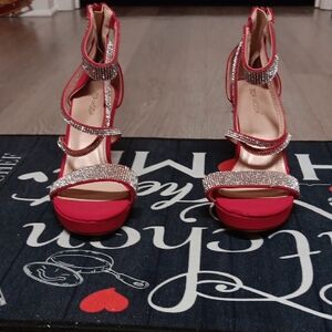 TOP Moda Red Heels Striking Design